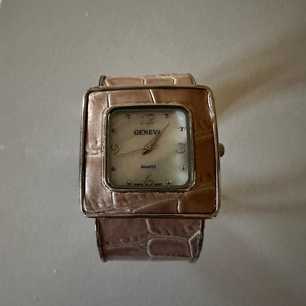 Geneva quartz women’s bangle bracelet watch - dusty pink